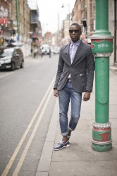 Stylish man leaning on a lampost